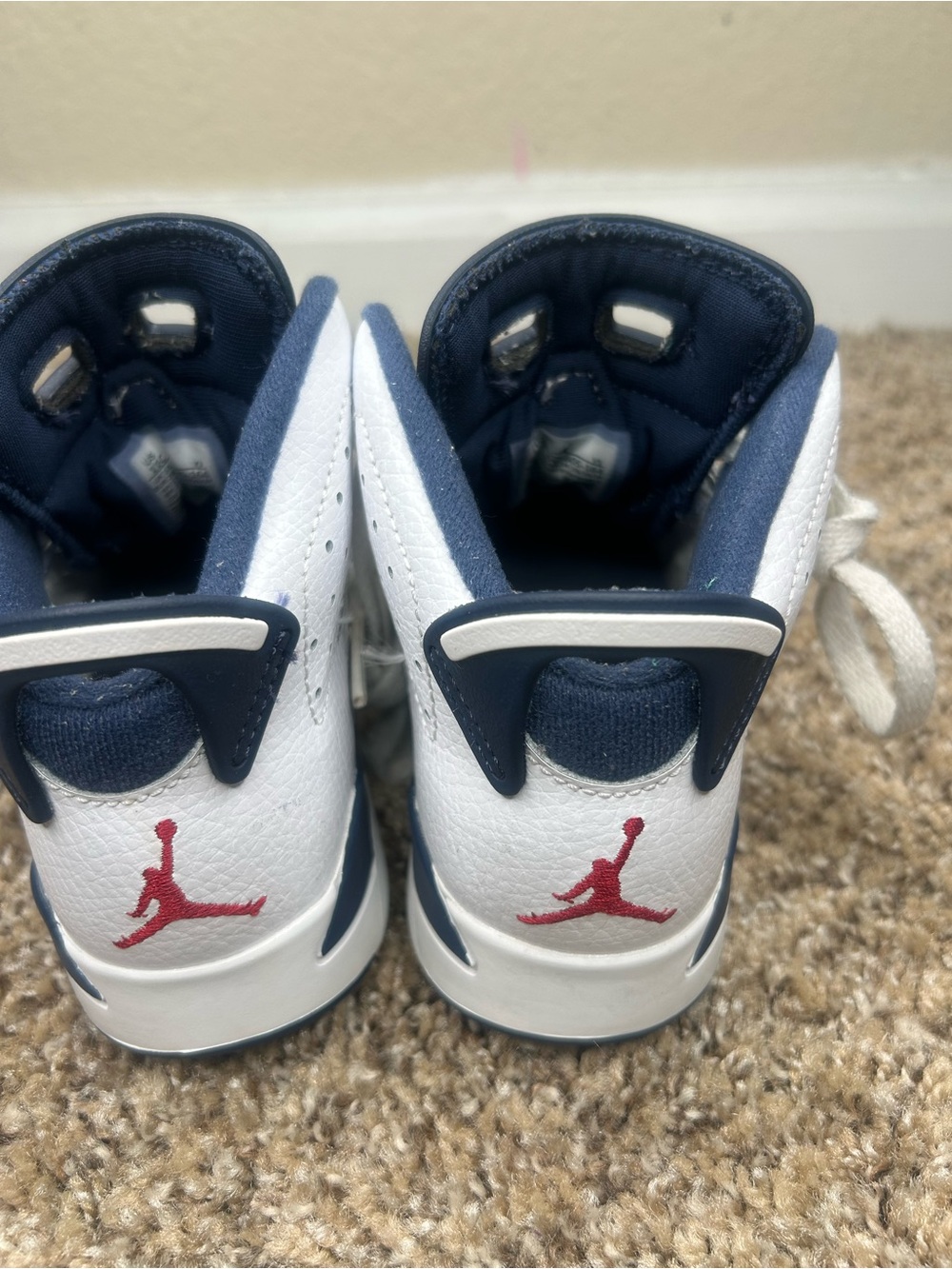 AIR JORDAN 6
RETRO WHITE AND MIDNIGHT NAVY - Picture 5 of 7